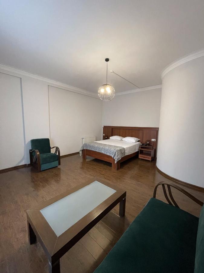 Hotel Aristocrat Tiflis Exterior foto
