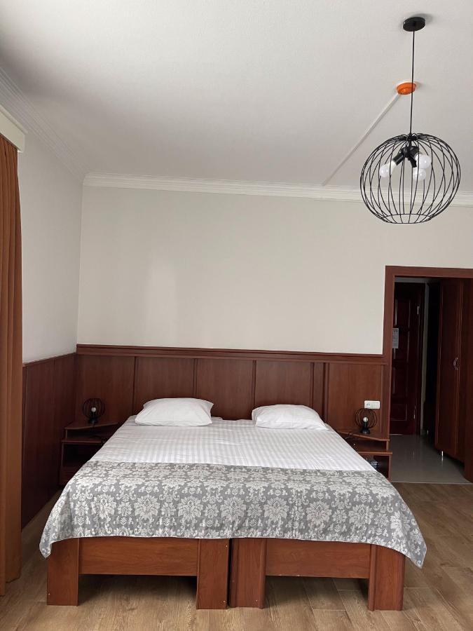 Hotel Aristocrat Tiflis Exterior foto