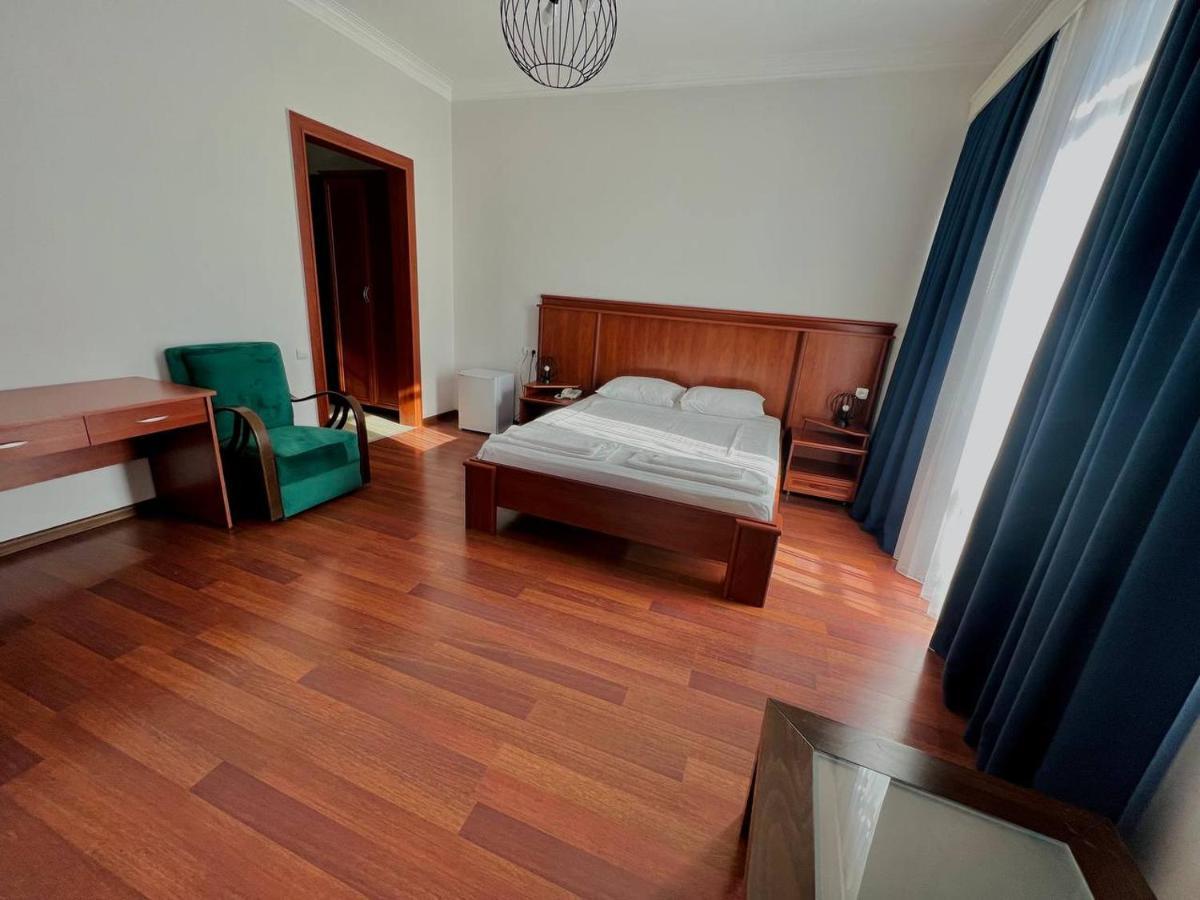 Hotel Aristocrat Tiflis Exterior foto